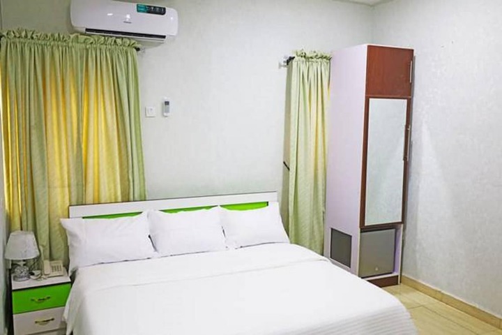 Room 6 of 32