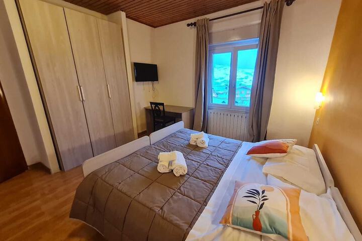 Room 33 of 110