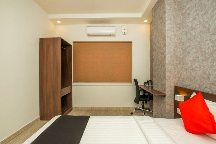 Room 9 of 27