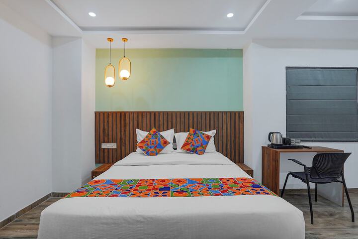 Room 17 of 28