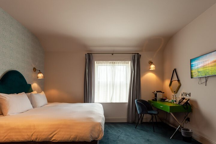 Room 33 of 122