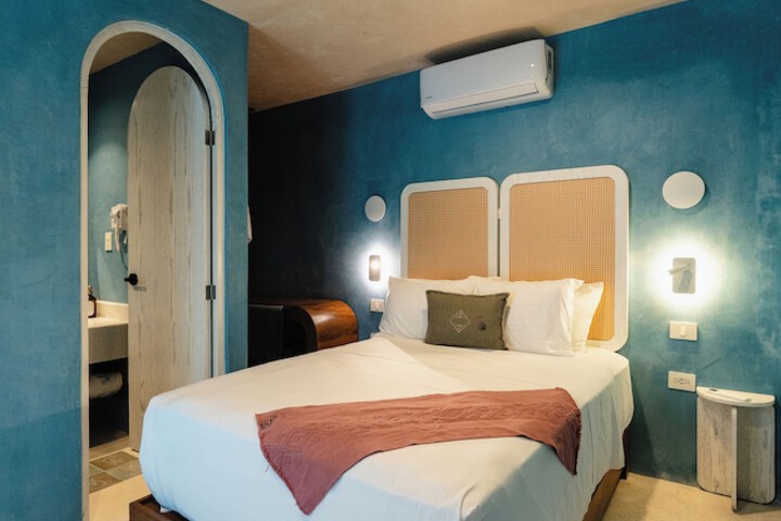 Room 4 of 51