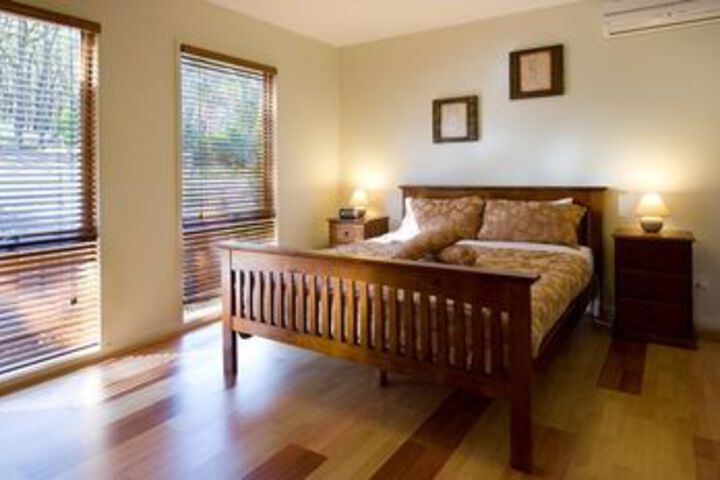 Room 4 of 9