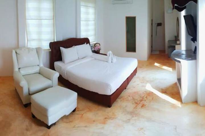 Room 5 of 30