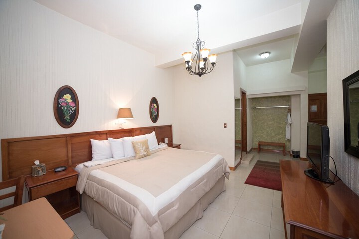 Room 5 of 81