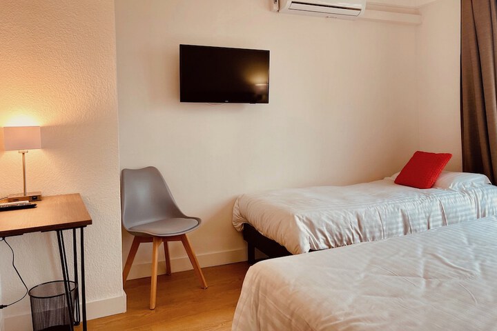 Room 32 of 60