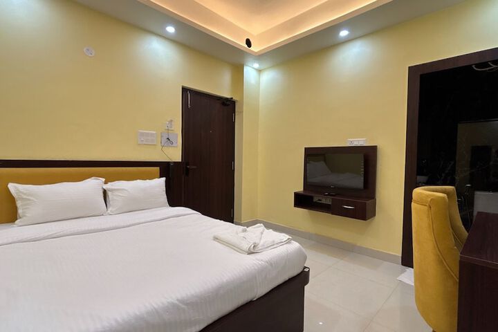 Room 12 of 32