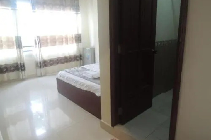 Room 7 of 11