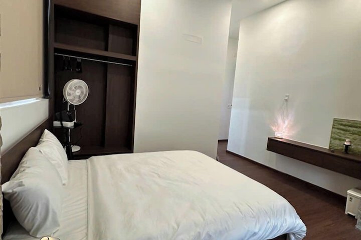 Room 9 of 43