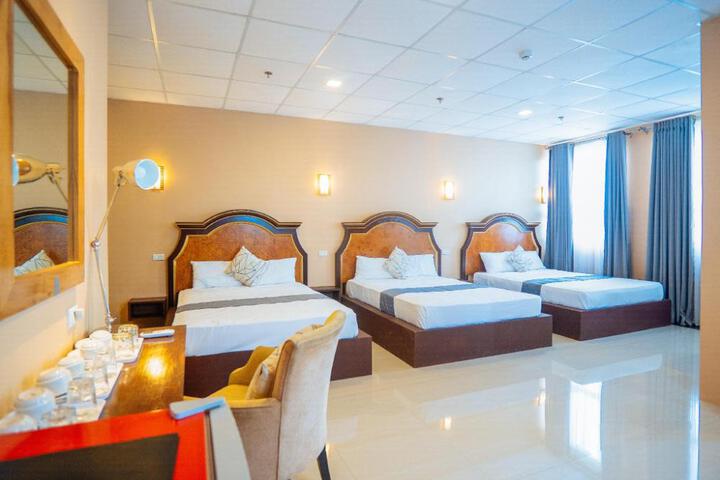 RedDoorz Plus at Hotel Platinum Occidental Mindoro