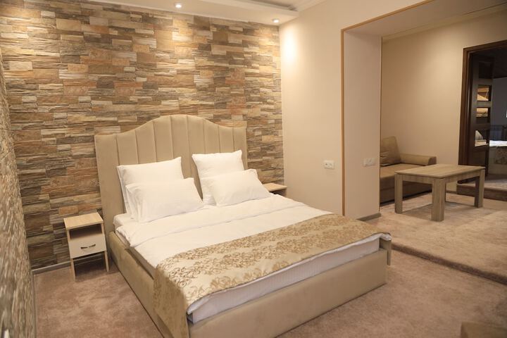 Room 16 of 32