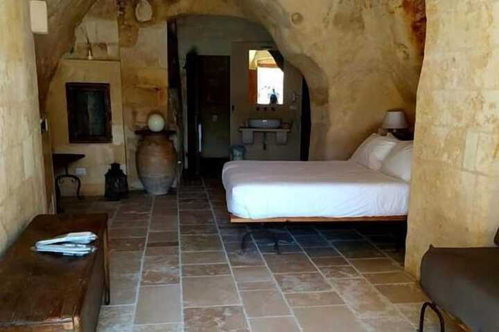Room 27 of 150