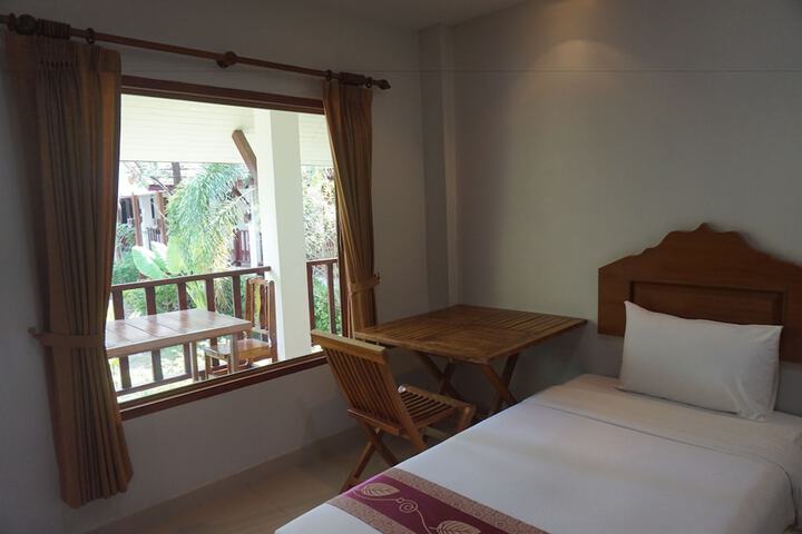 Room 12 of 28