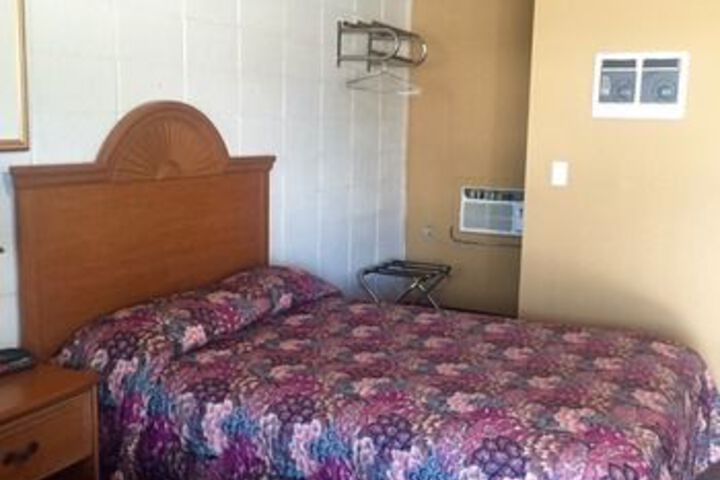 Room 11 of 24