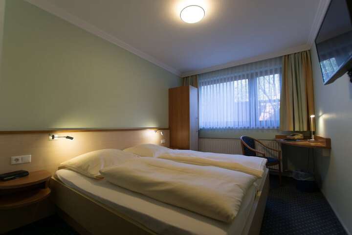 Room 15 of 36