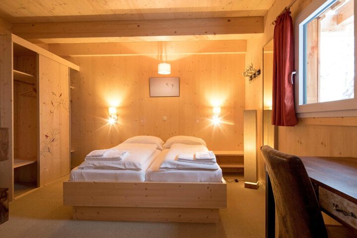 Room 2 of 40