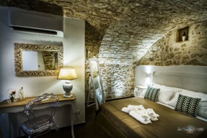 Room 15 of 22