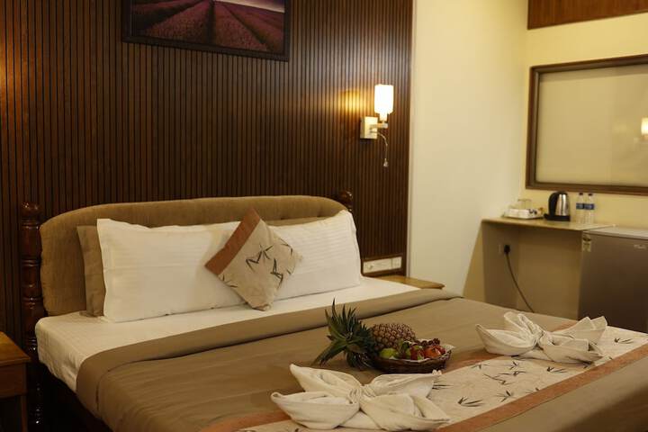 Room 46 of 100