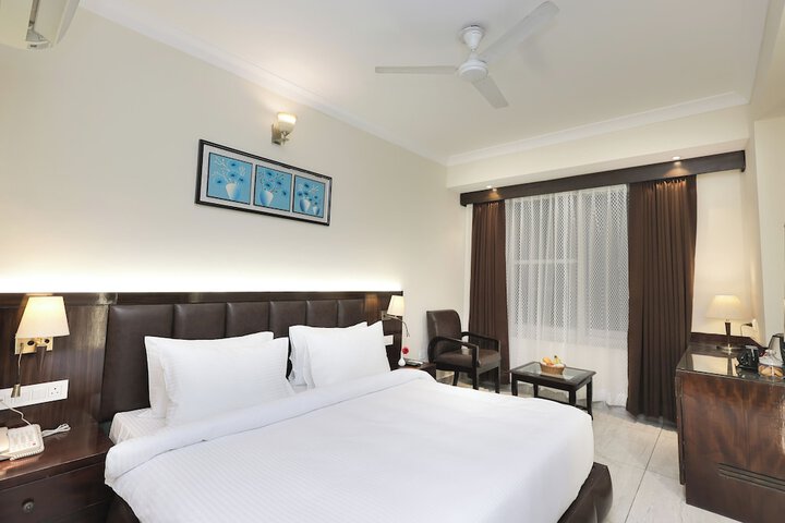 Room 15 of 48
