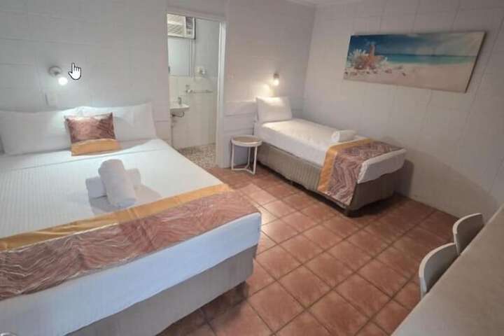 Room 4 of 28