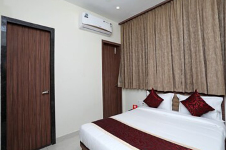 Room 11 of 21