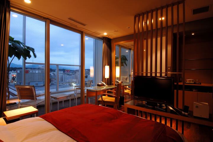 Room 3 of 53