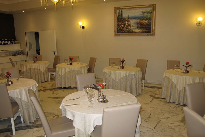 Dining 53 of 69