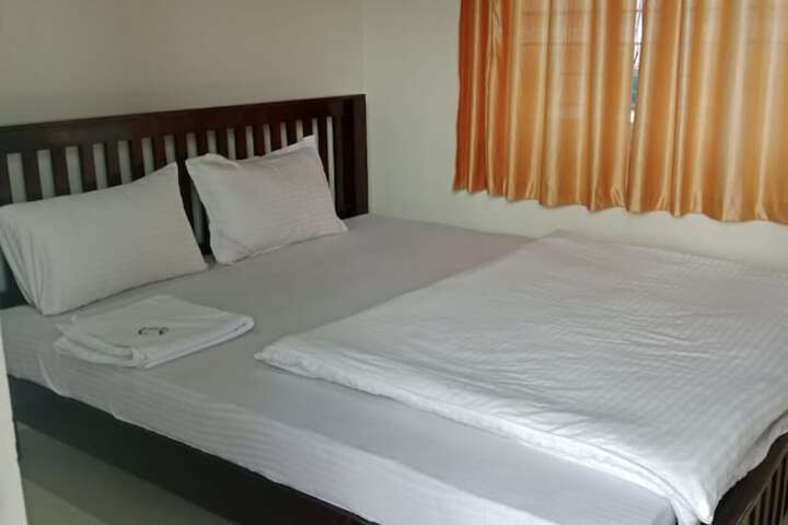 Room 13 of 38