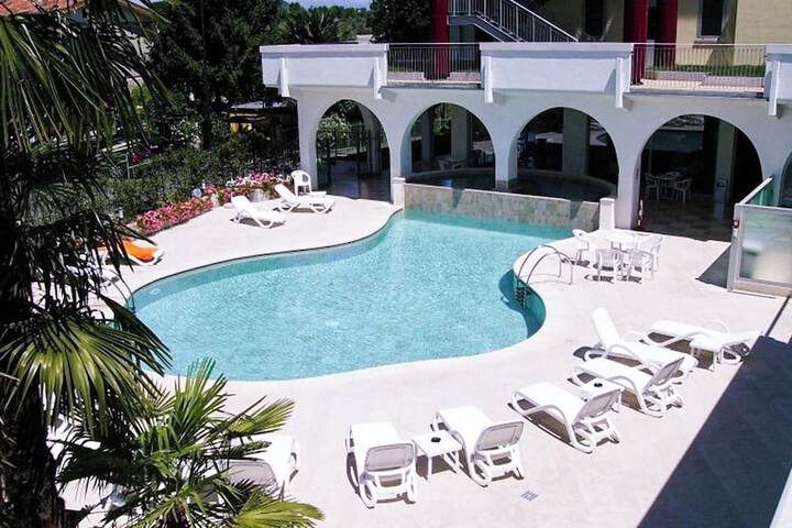 Pool 66 of 101