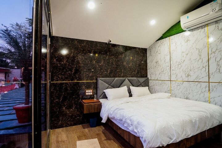 Room 15 of 44