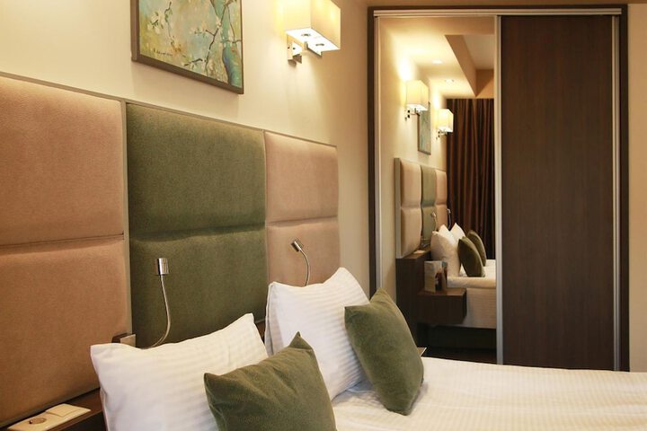 Room 15 of 49
