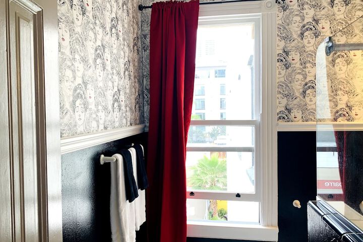 Room 4 of 181