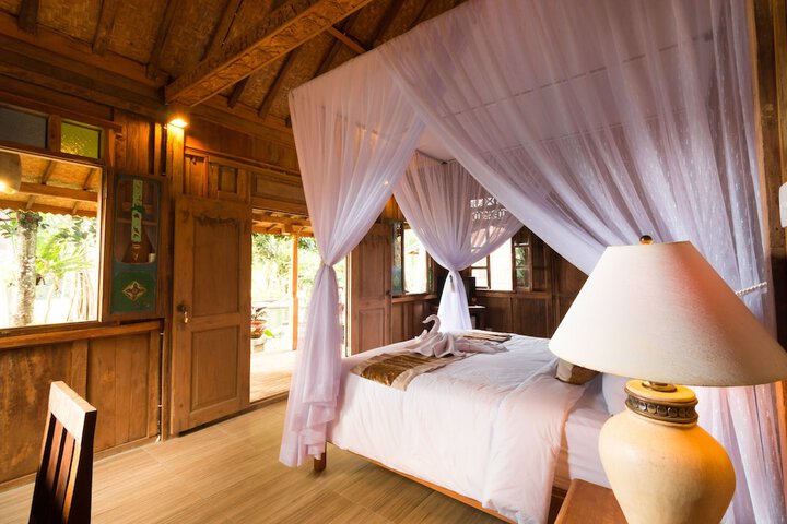 Room 4 of 79
