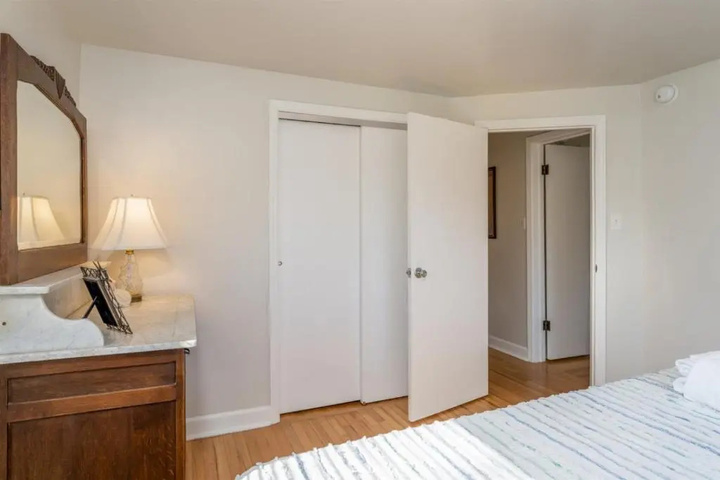 Room 5 of 16