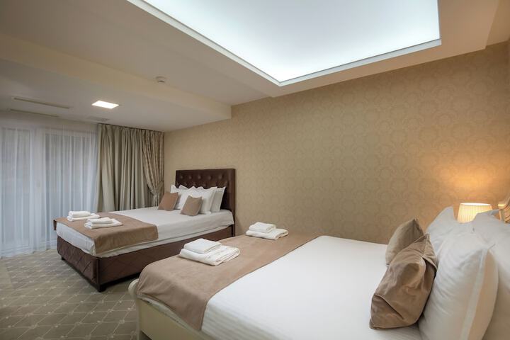 Room 44 of 103