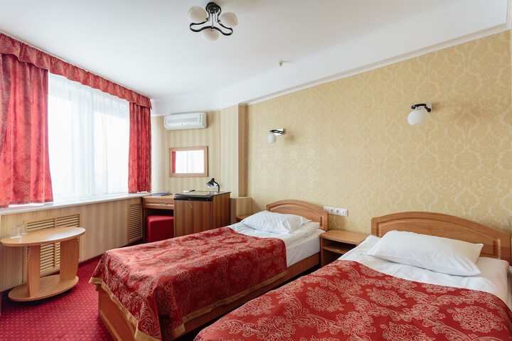 Room 32 of 77