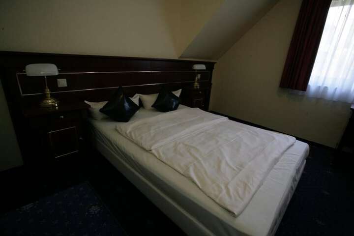 Room 13 of 48