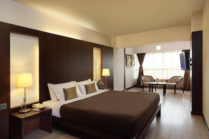 Room 6 of 37