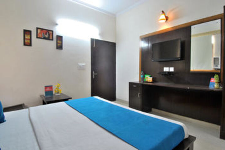 Room 8 of 27
