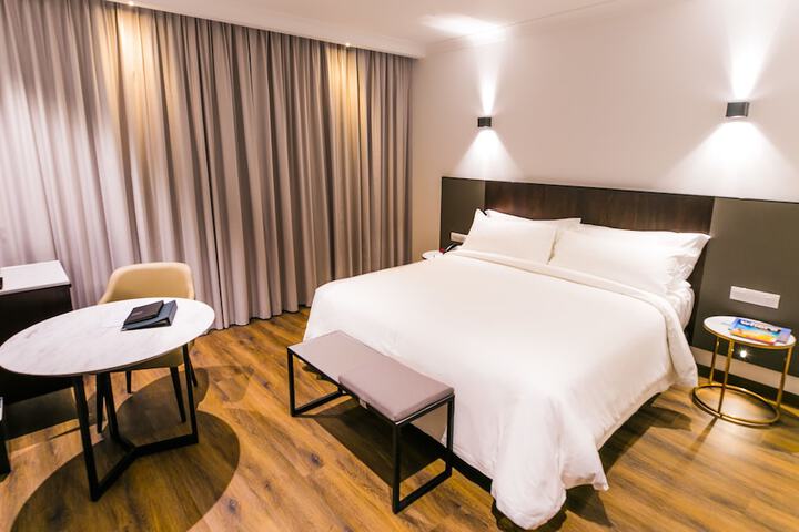 Room 5 of 41