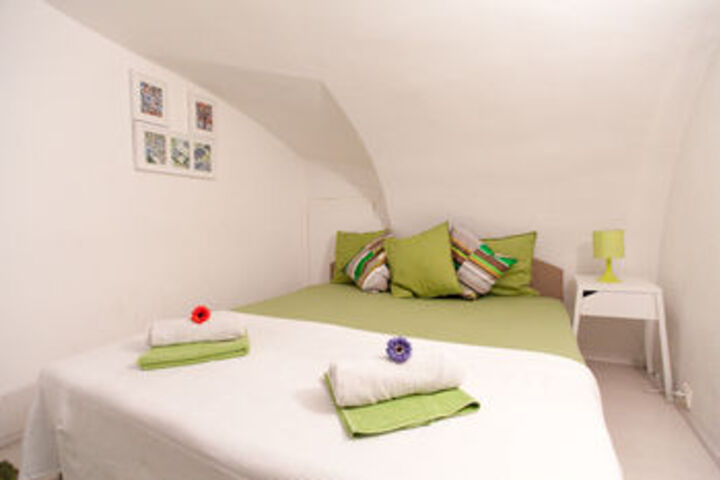Room 6 of 18