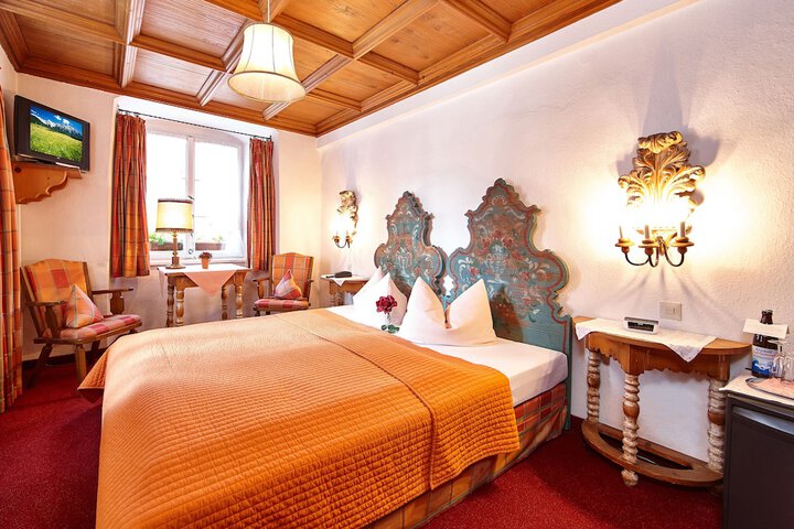 Room 2 of 25