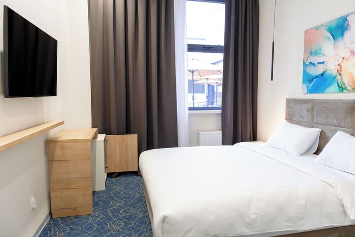 Room 8 of 19
