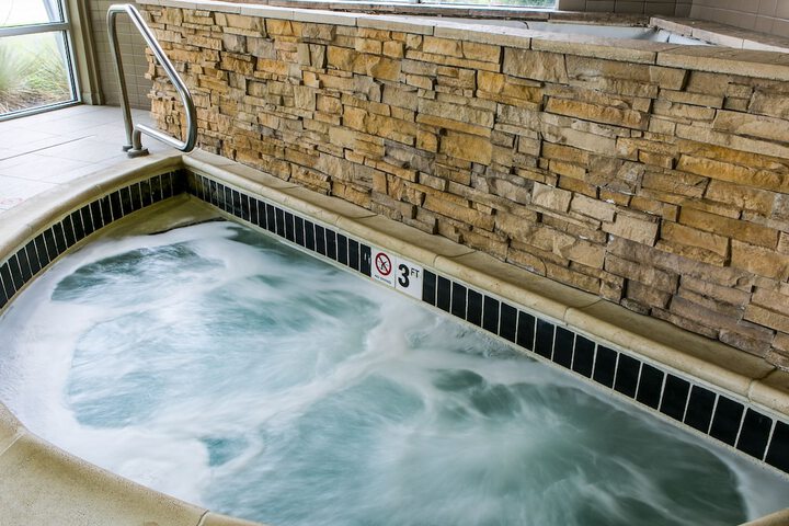 Indoor spa tub