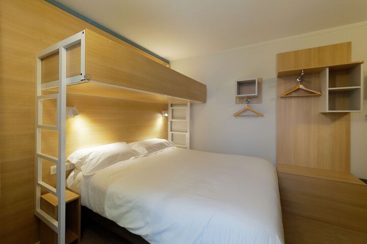 Room 6 of 42