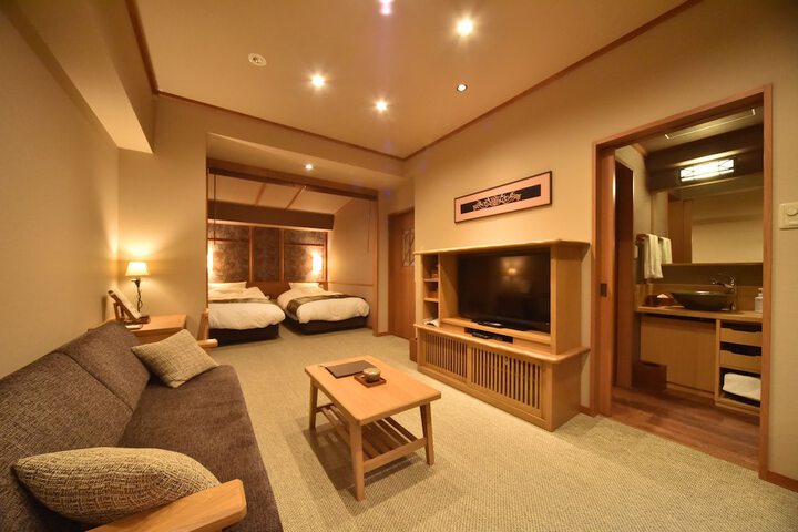 Room 6 of 73