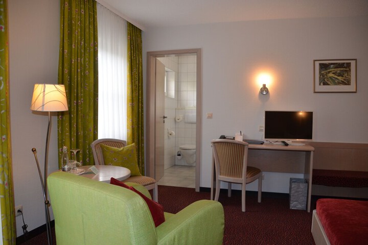 Room 8 of 87