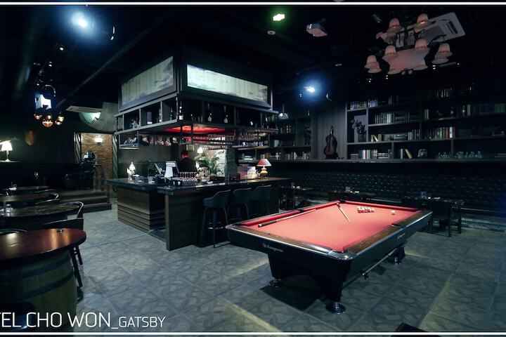 Lounge 114 of 127