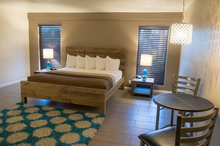 Deluxe King Bed (21 of 26)