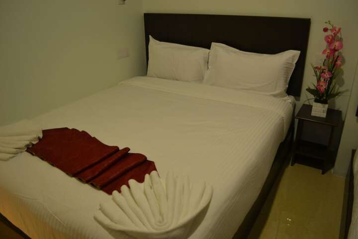 Room 9 of 32